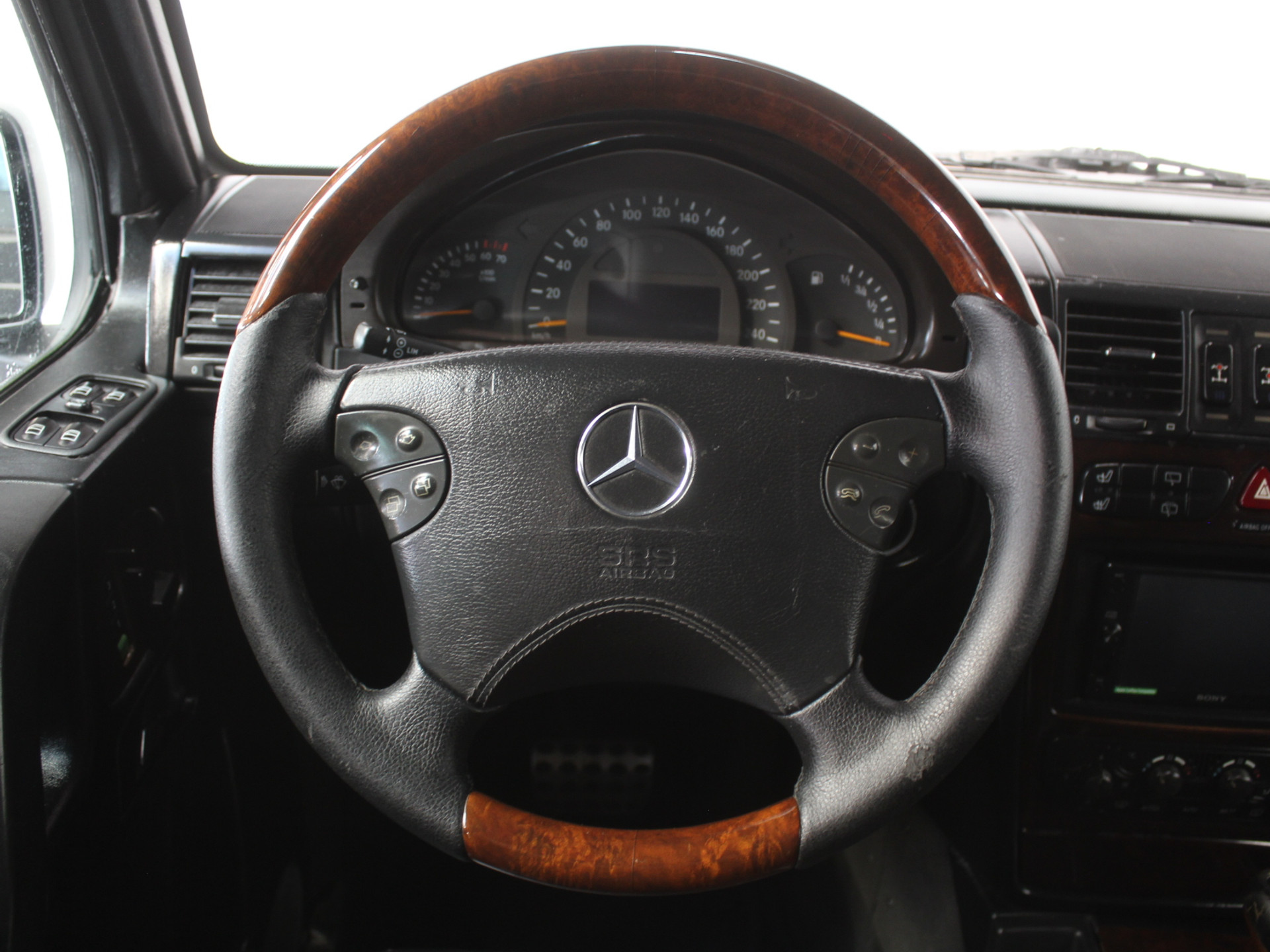 49345087-17.jpg