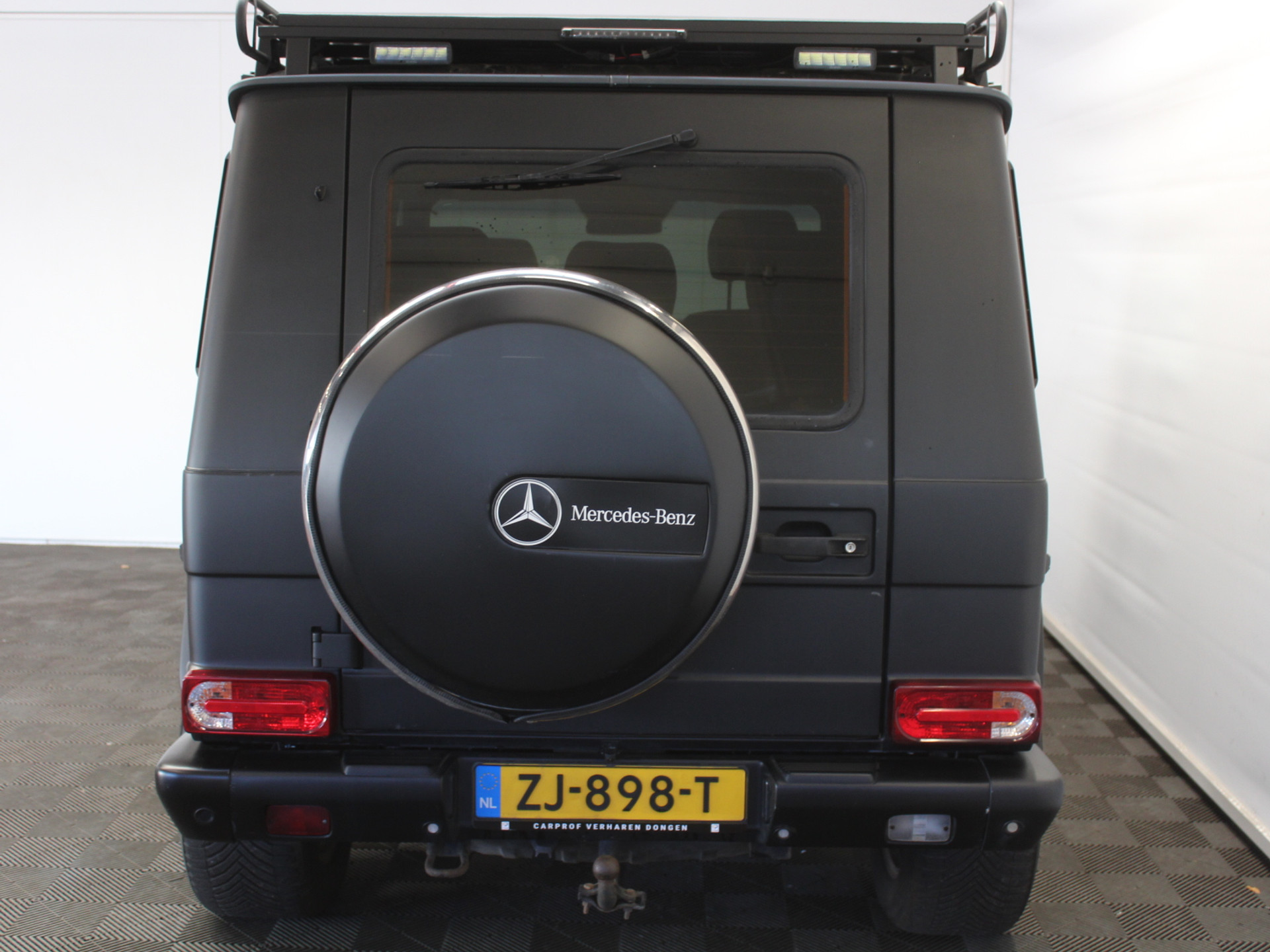 49345087-6.jpg