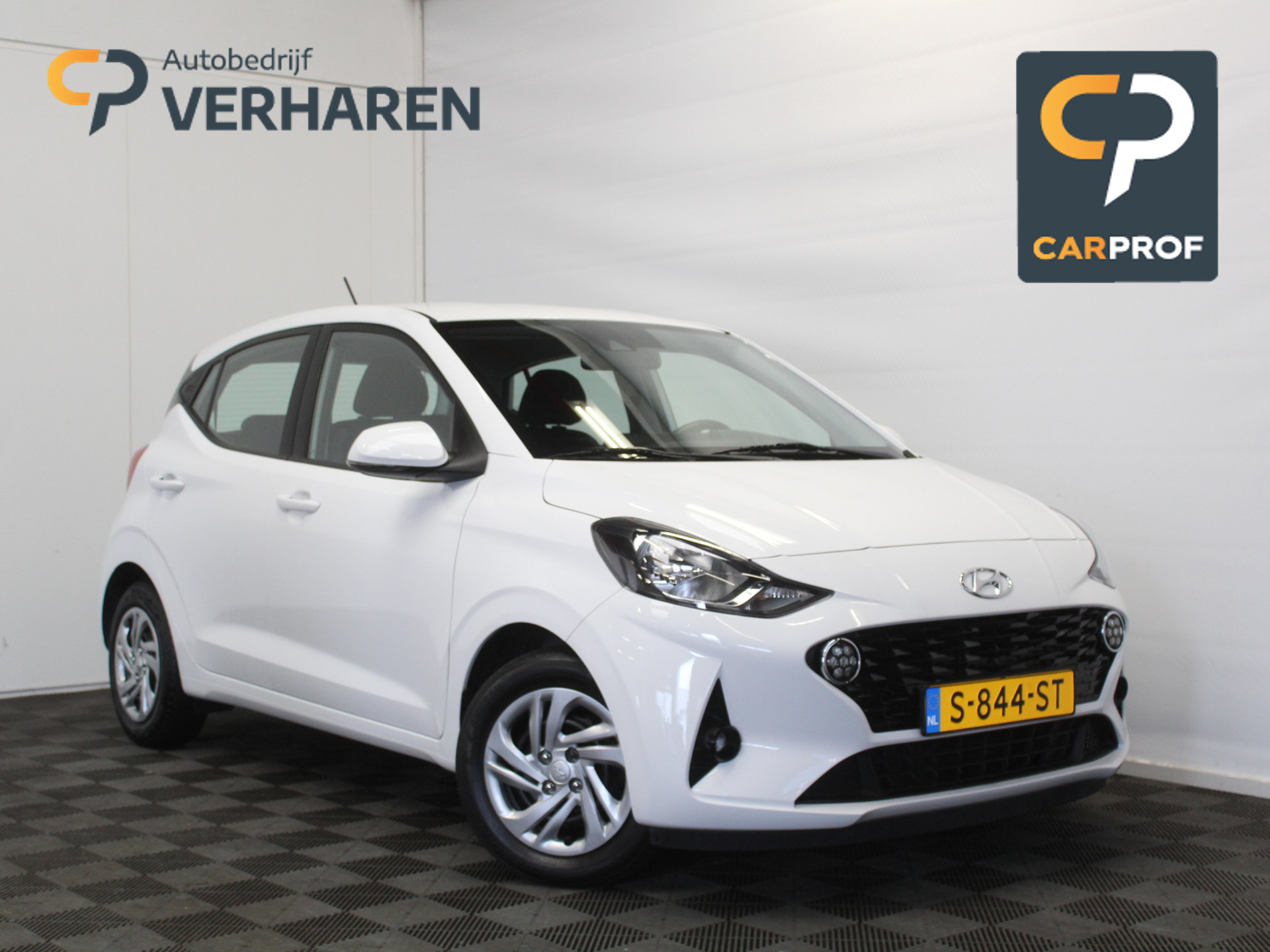 Hyundai i10 1.0 Comfort AIRCO | CRUISE | LED | DAB | CARPLAY | CV | ELRM | STB 52095343-0.jpg | Autobedrijf Verharen