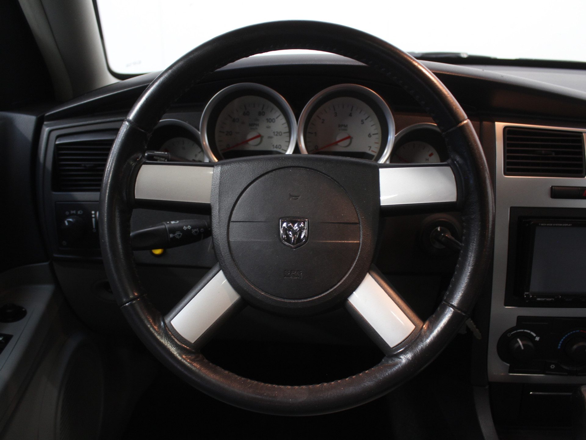 52639713-17.jpg