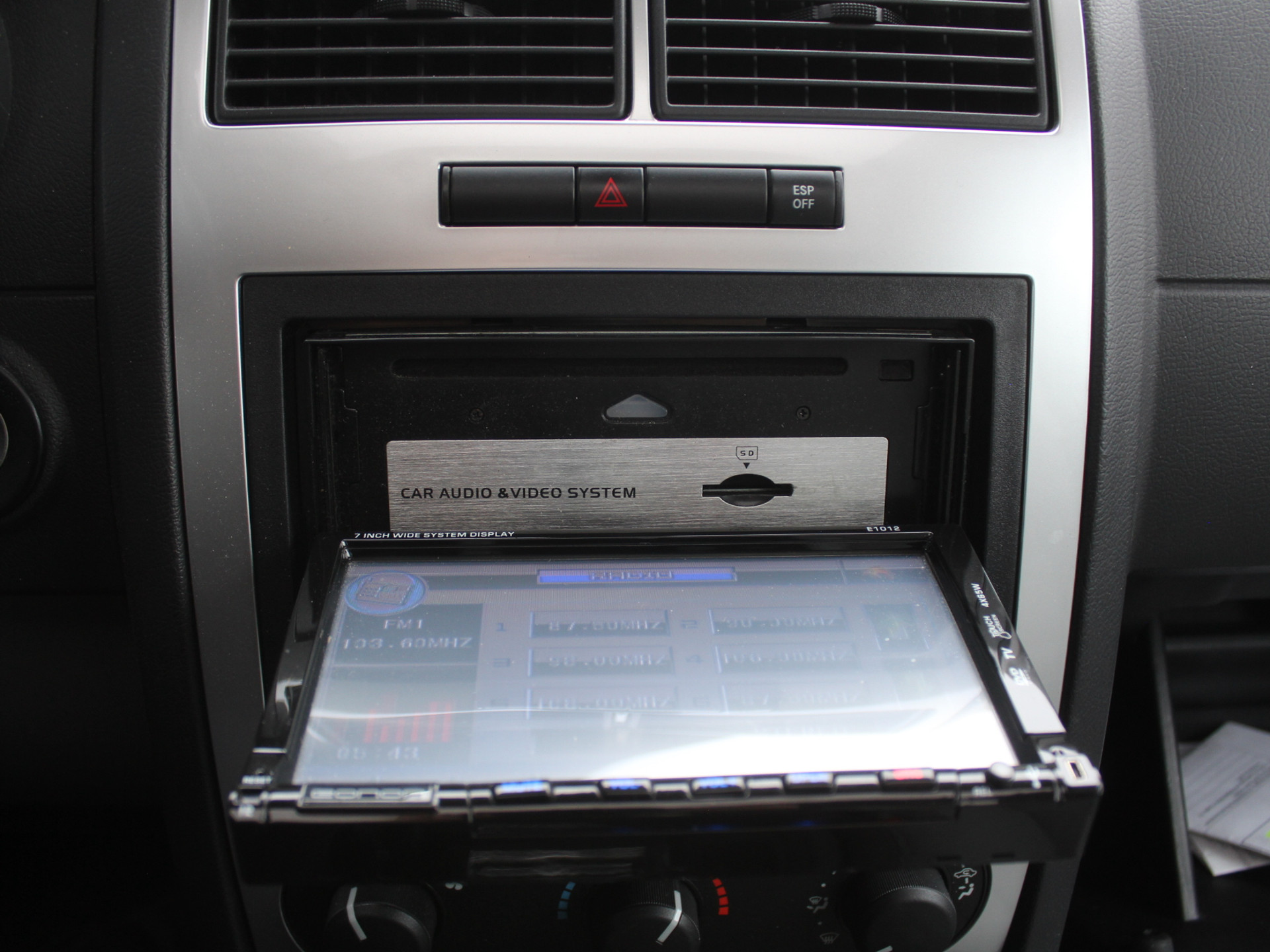 52639713-25.jpg