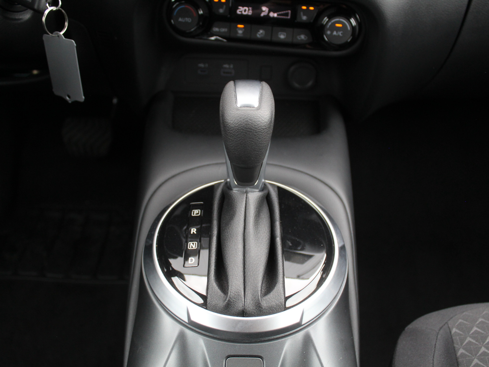 52728421-22.jpg