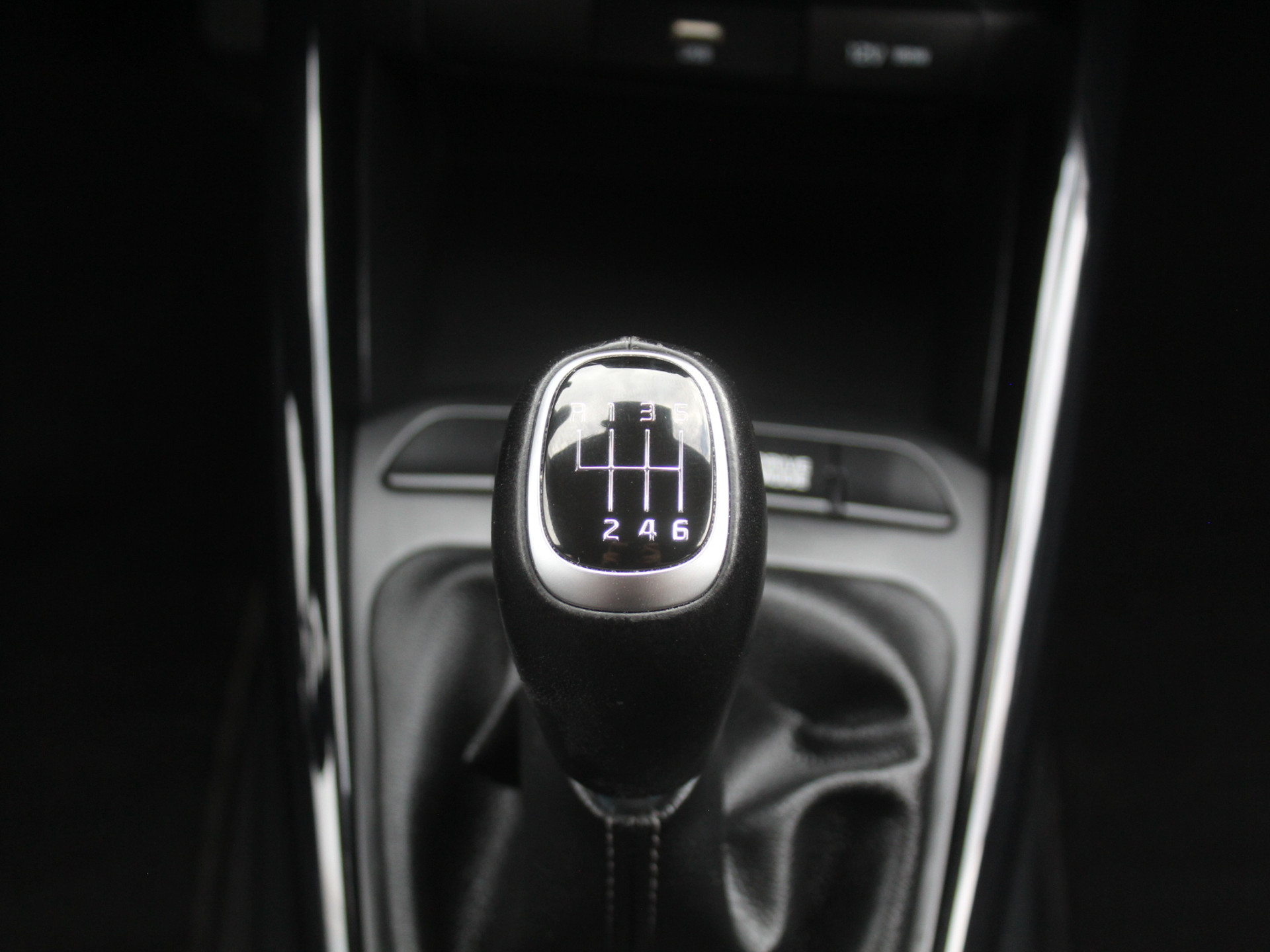 53567269-26.jpg