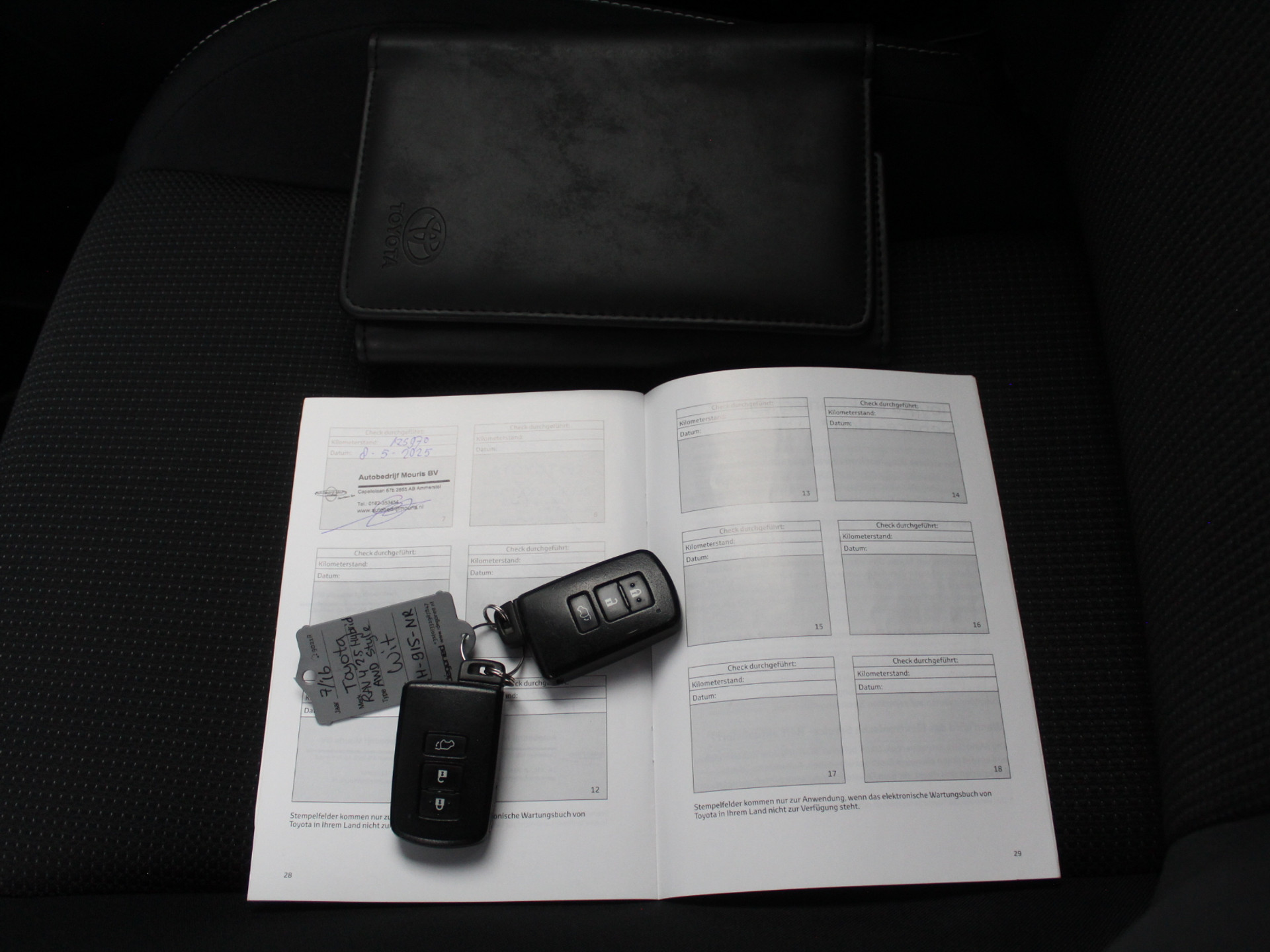 54187760-9.jpg