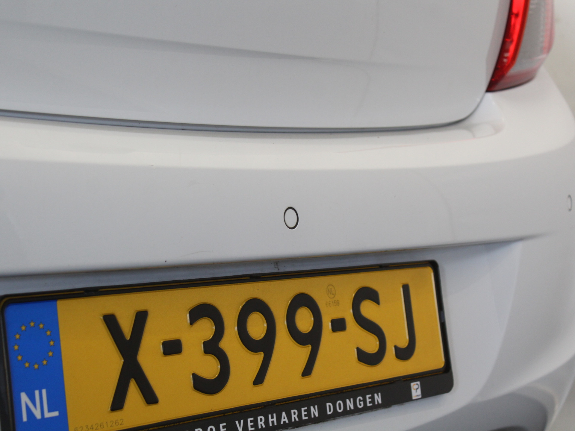55382553-16.jpg