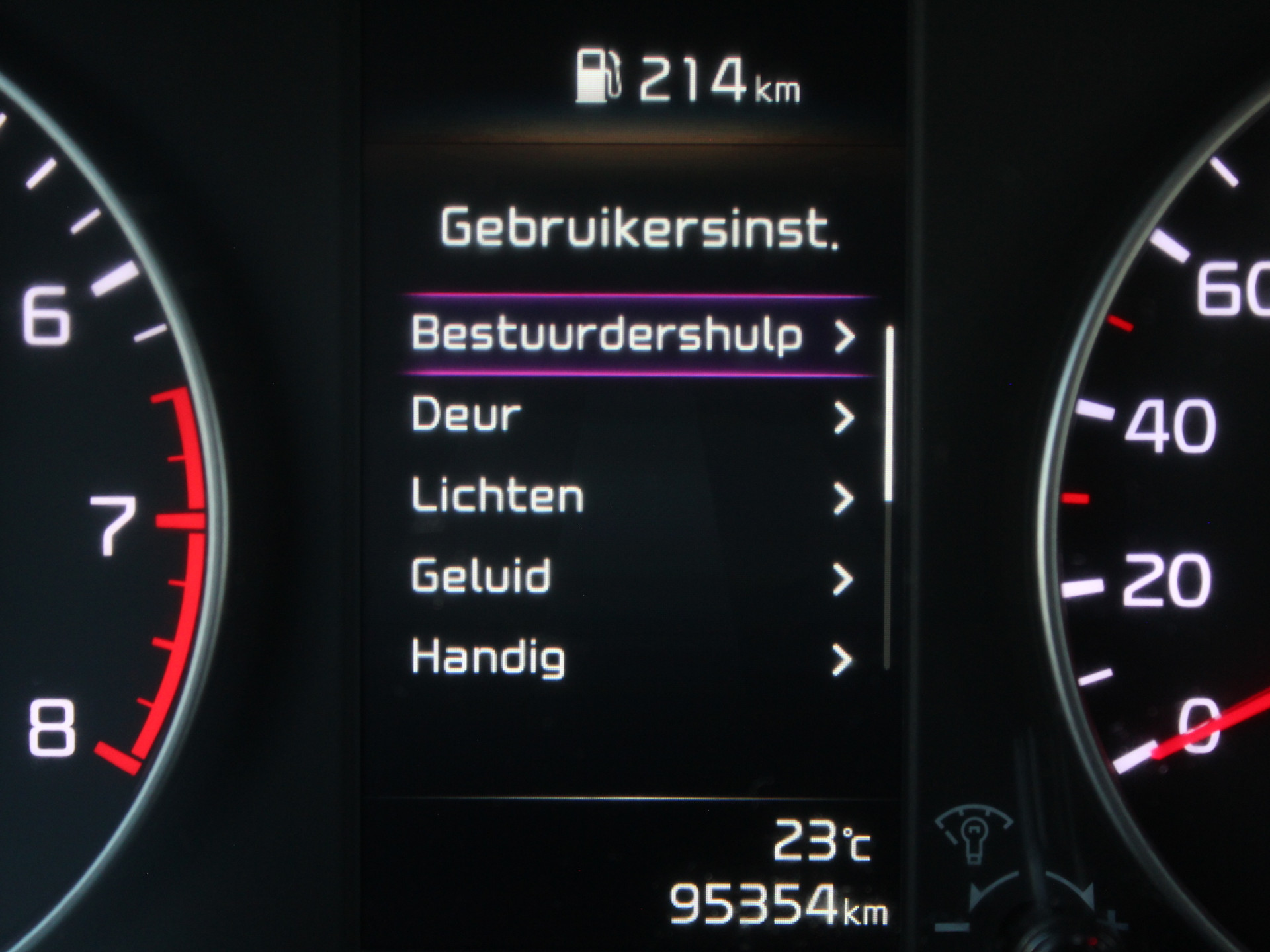 56375160-24.jpg