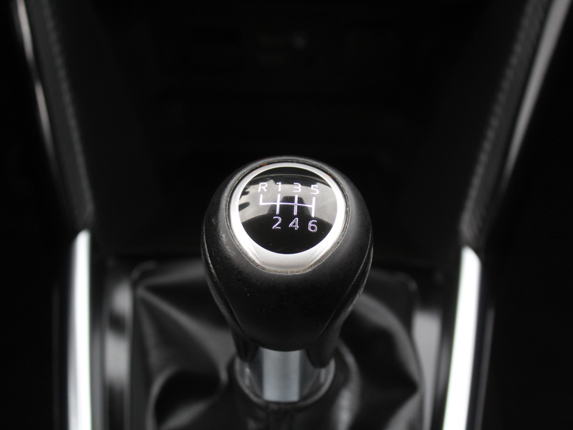56487853-48.jpg