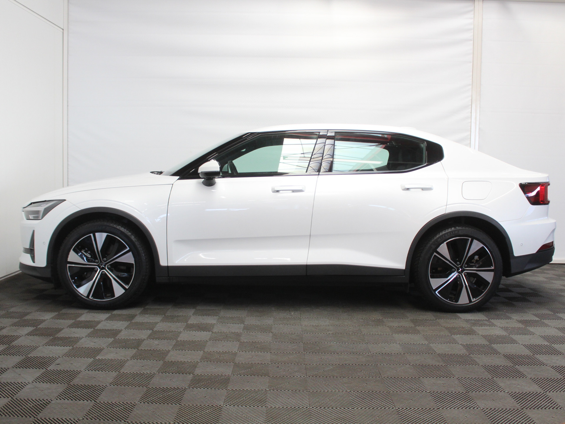 Polestar 2 Standard Range Single Motor 69 kWh PILOTPACK | SOH 95% | CARPLAY | 360CAMERA | ADAPCRUISE | WEGKLAPTRHAAK | LMV19 | CLIMATE | STOELVERW | MEMSTOEL | DAB | LED 57263039-0.jpg | Autobedrijf Verharen