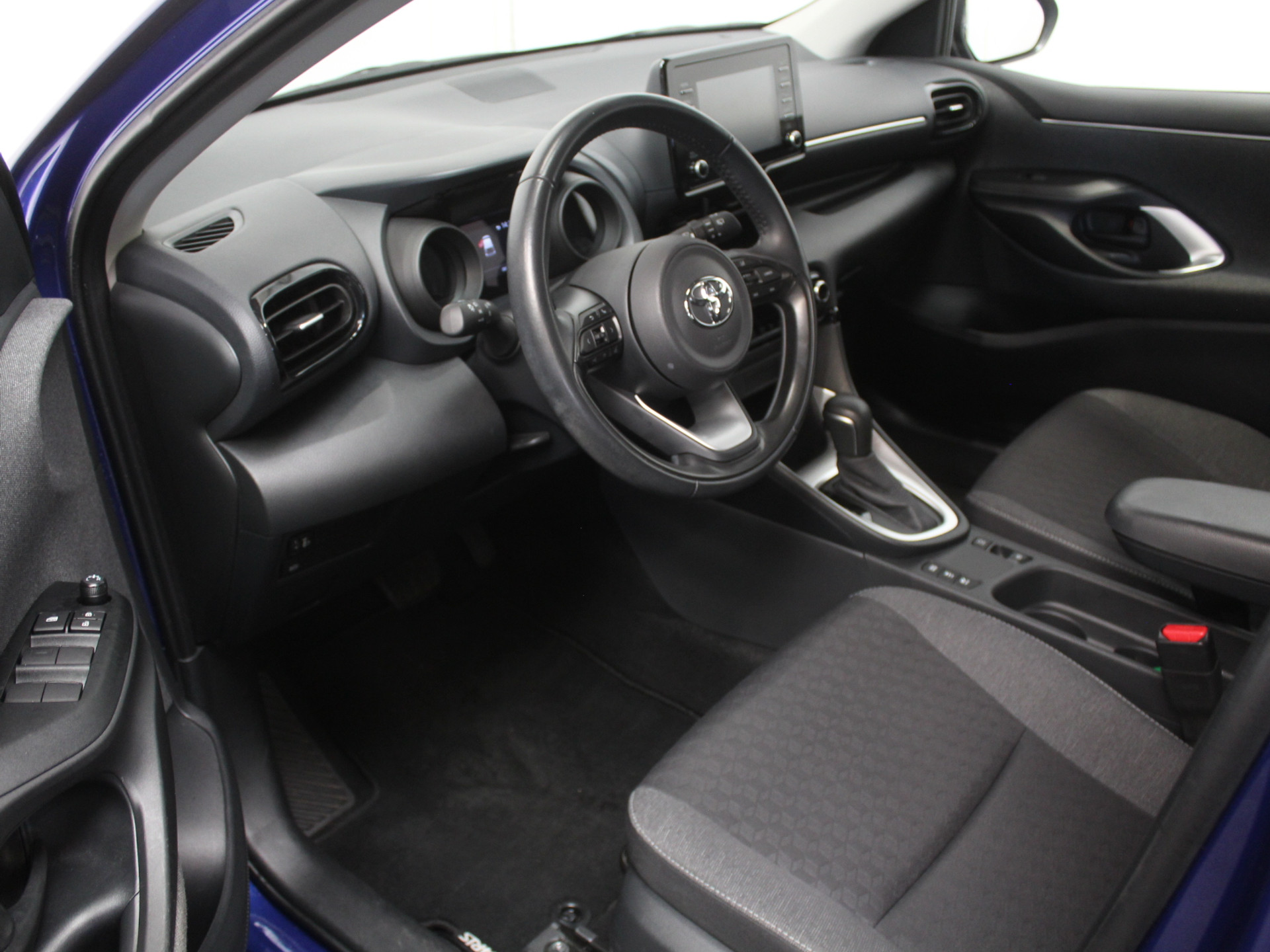 Toyota Yaris 1.5 Hybrid Dynamic CARPLAY | CAMERA | CLIMATE | LMV16 | LED | DAB | ADAPCRUISE 57541441-0.jpg | Autobedrijf Verharen