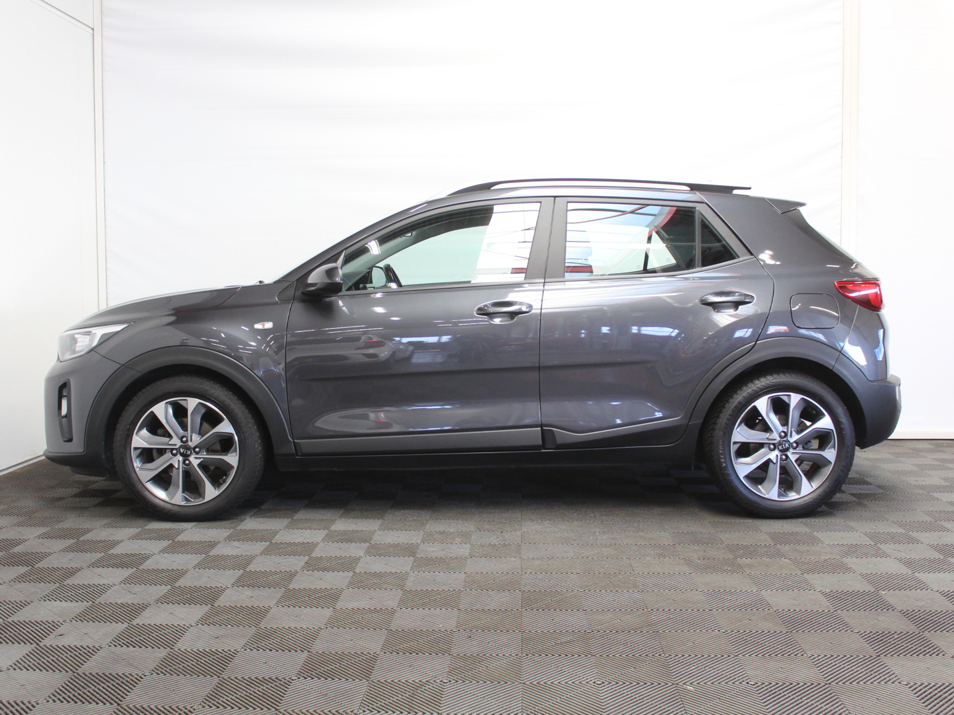 Kia Stonic 1.0 T-GDi DynamicLine AIRCO | CARPLAY | AUTOMAAT | CRUISE | TRHAAK | LED | LMV17 | CAMERA | DAB 57628129-0.jpg | Autobedrijf Verharen