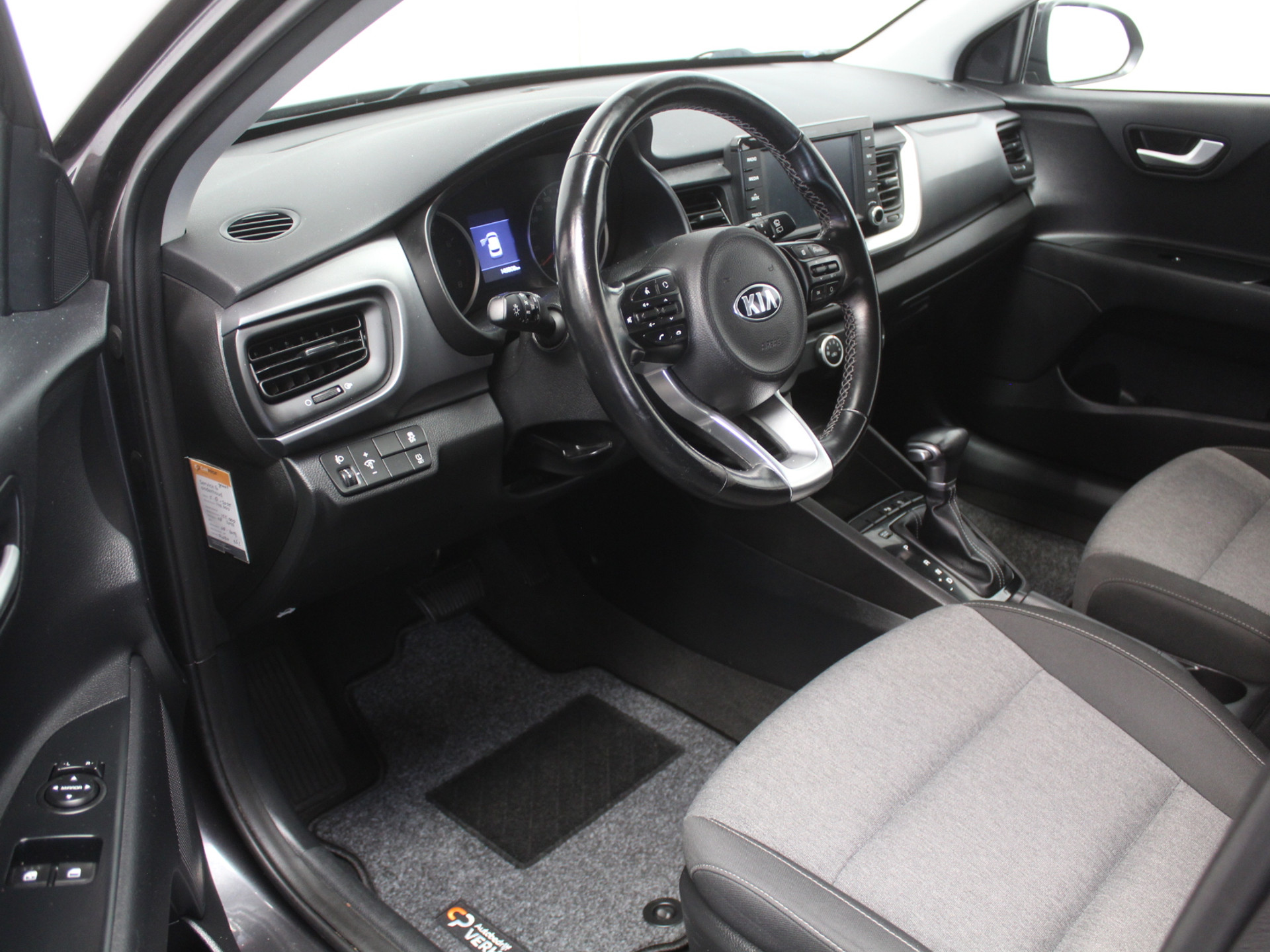 Kia Stonic 1.0 T-GDi DynamicLine AIRCO | CARPLAY | AUTOMAAT | CRUISE | TRHAAK | LED | LMV17 | CAMERA | DAB 57628129-0.jpg | Autobedrijf Verharen