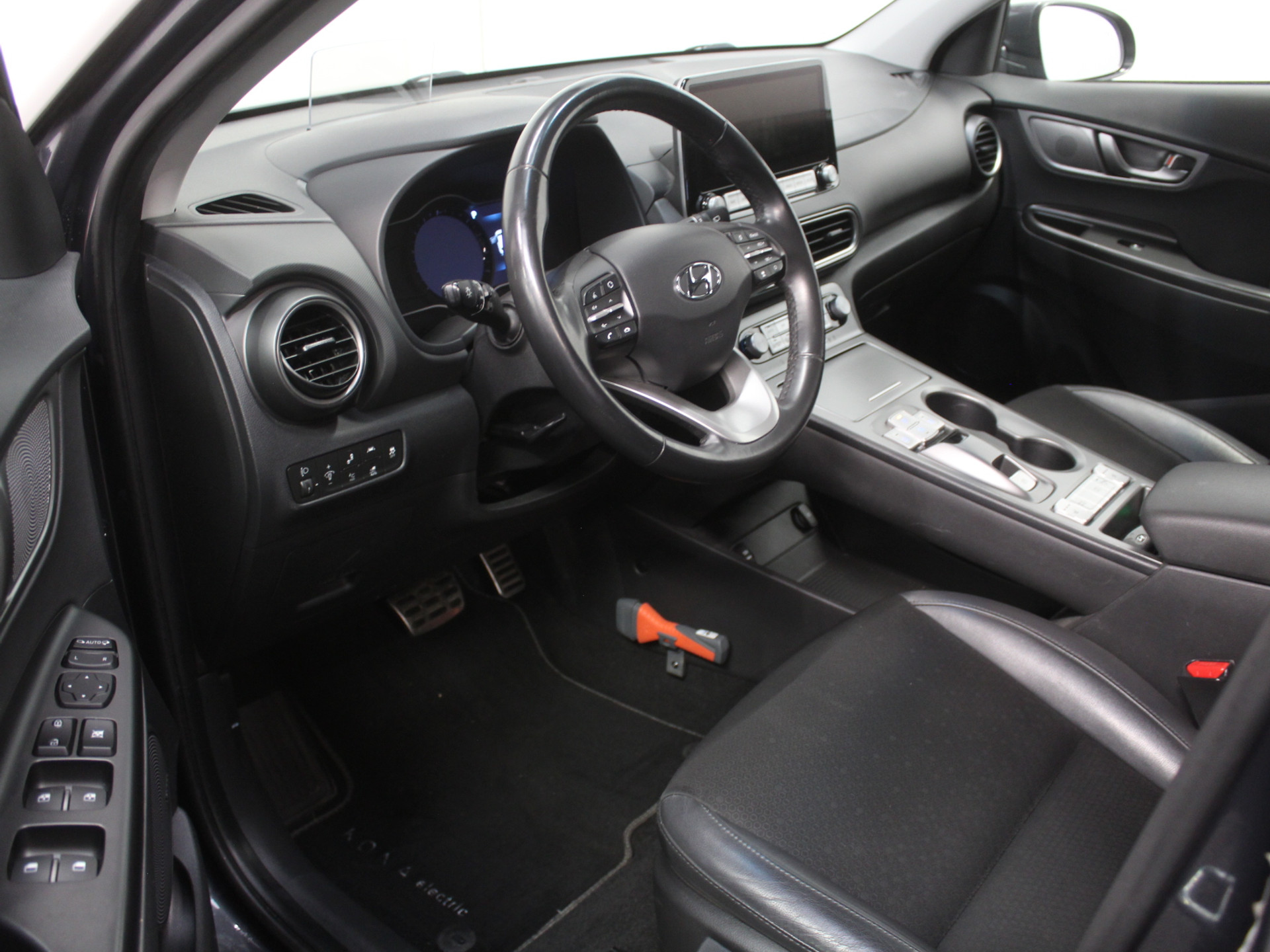 Hyundai Kona EV Fashion 64 kWh CLIMATE | CARPLAY | ADAPCRUISE | LED | LMV17 | CAMERA | DAB | LEER/STOF | PDC | STOELVERW | HEAD-UP 57731066-0.jpg | Autobedrijf Verharen