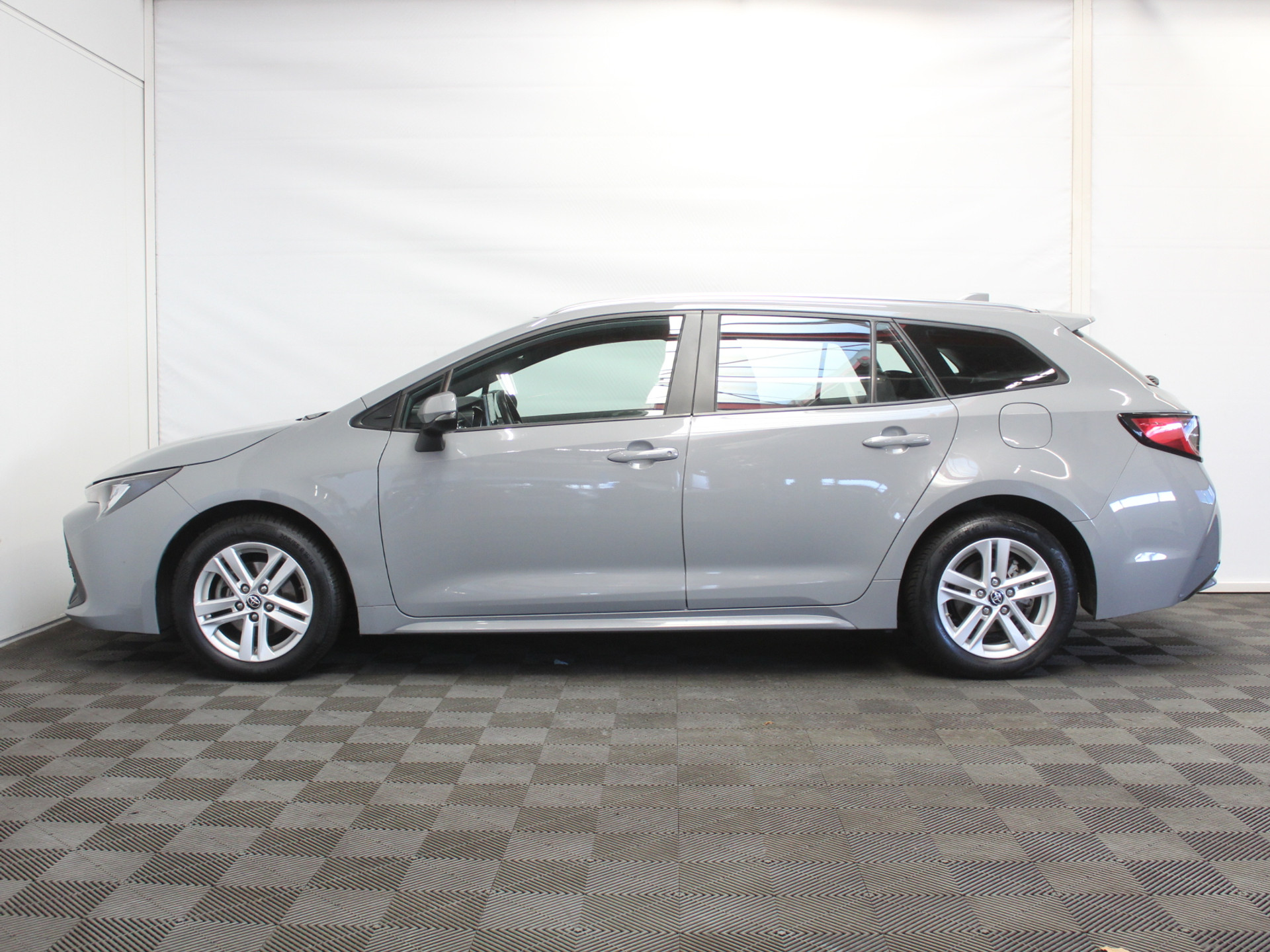 Toyota Corolla Touring Sports 1.8 Hybrid Active CLIMATE | CAMERA | CARPLAY | LED | ADAPCRUISE | DAB | LMV16 57785968-0.jpg | Autobedrijf Verharen